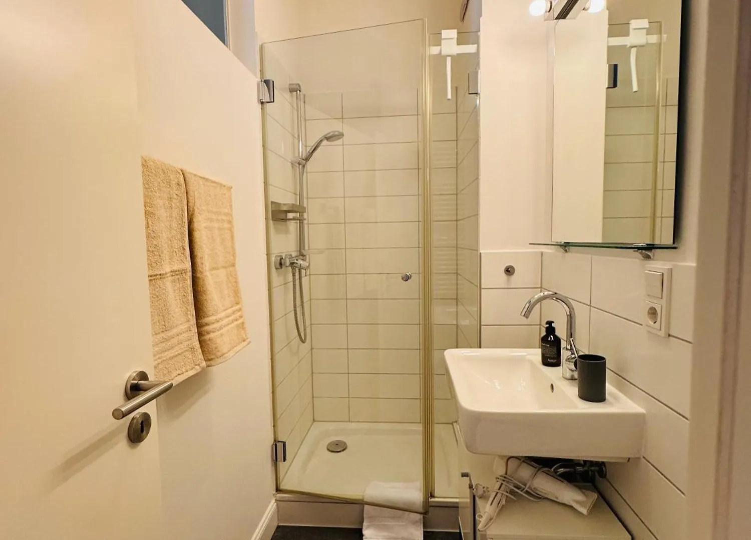 Charmantes 2-Zimmer Altbau Apartment In Koeln Nippes